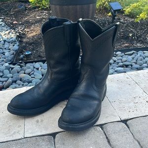 Men’s Ariat black cowboy boots!!